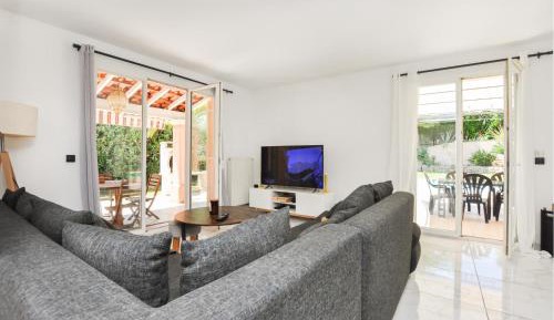 Four-Bedroom Holiday Home