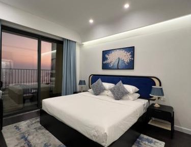 One-Bedroom Apartment with Balcony and Sea View