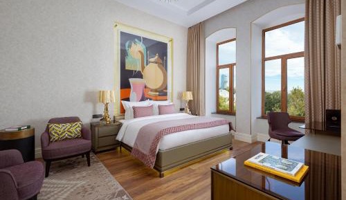 Executive Suite with Balcony