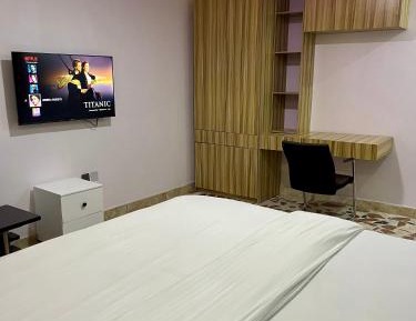 Standard Queen Room