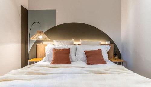 Studio Apartment with One Double Bed