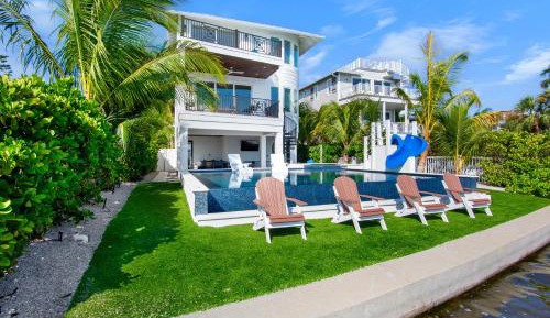 Six-Bedroom Holiday Home