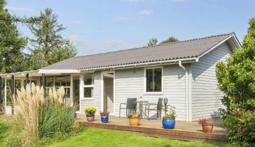 One-Bedroom Holiday Home