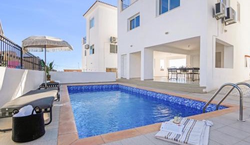 Three-Bedroom Pool Villa with Covered Patio