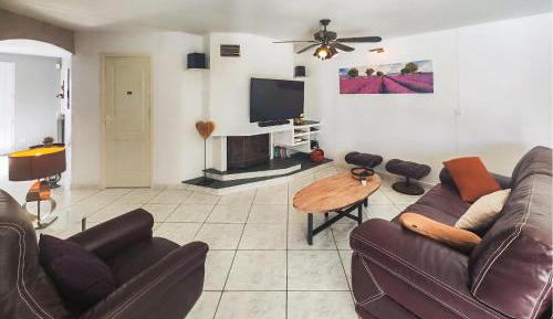 Three-Bedroom Holiday Home 