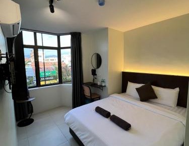 Deluxe Queen Room