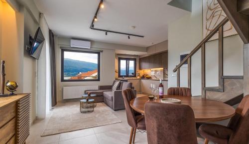 Suite with Lake View