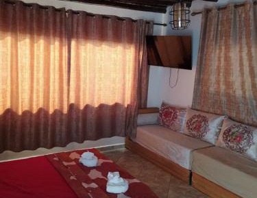 Deluxe Room (2 Adults + 1 Child)