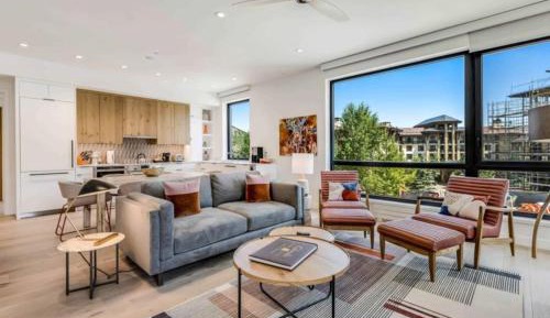 Two-Bedroom Apartment with Mountain View