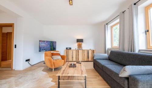 Apartment with Mountain View