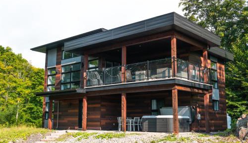 Three-Bedroom Holiday Home 