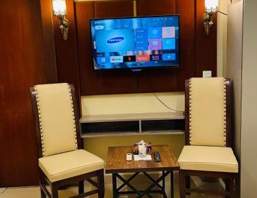 Deluxe Family Room