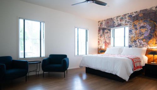 Deluxe King Room
