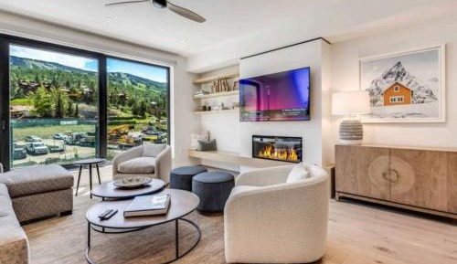 Two-Bedroom Apartment with Mountain View