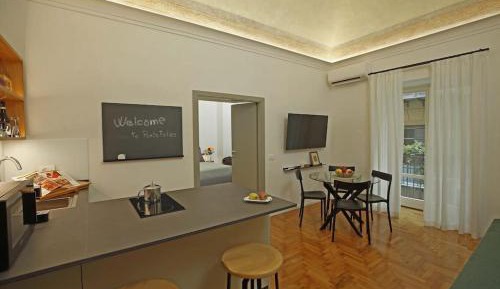 Deluxe One-Bedroom Apartment