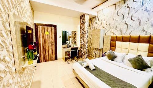 Deluxe Double Room (2 Adults + 1 Child)