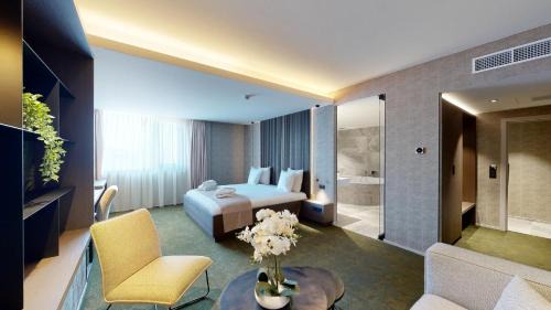 King Suite with Spa Bath