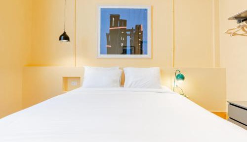 One-Bedroom Apartment with City View