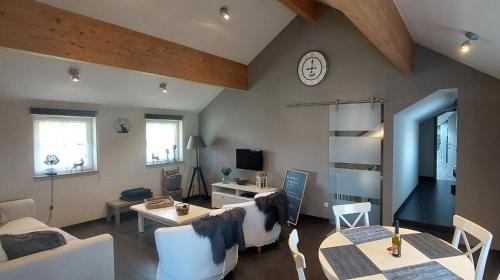 One-Bedroom Apartment with View