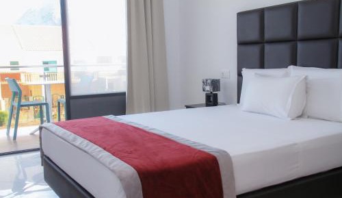 Deluxe Double Room with Balcony and Sea View
