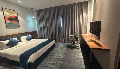 Deluxe Queen Room