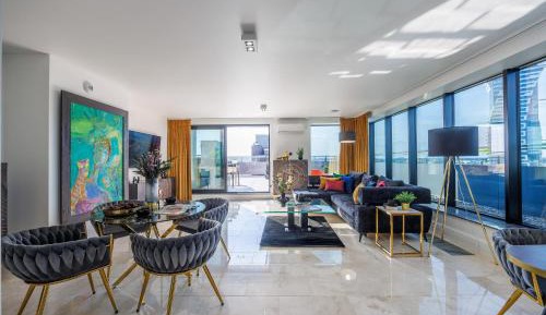 Two-Bedroom Penthouse Apartment with Terrace