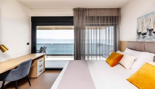 Deluxe Double Room with Balcony and Sea View