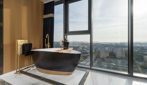 Suite with Lake View