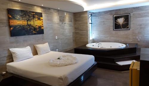 Suite with Hot Tub