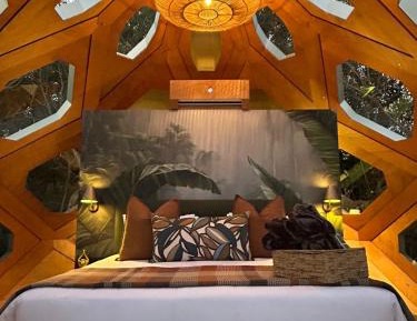 Deluxe Double Room with Side Sea View