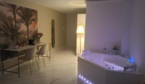 Junior Suite with Spa Bath
