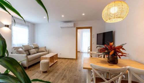 Apartment with Mountain View