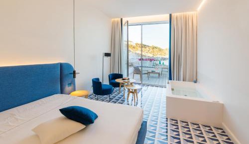 Suite with Hot Tub