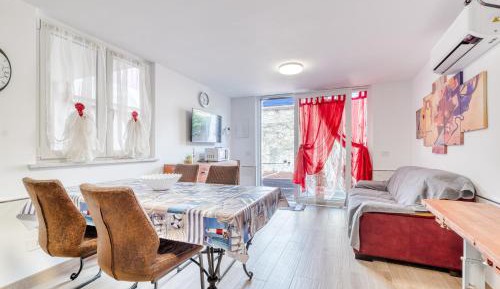 One Bedroom Apartment with Balcony 2