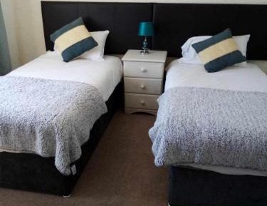 Twin Room with Private Bathroom