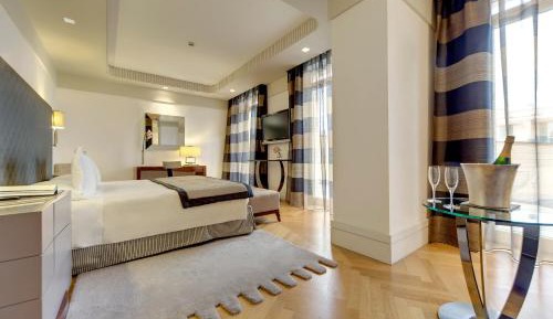 Junior Suite with Terrace and Spa Access