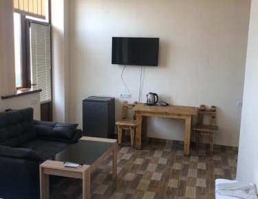 Deluxe Double Room (2 Adults + 1 Child)