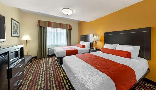 Queen Suite with Two Queen Beds and Sofa Bed - Non-Smoking
