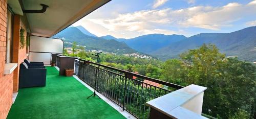 One-Bedroom Apartment with Balcony and Mountain View  