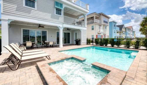 Eight-Bedroom Holiday Home