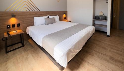 Standard Queen Room