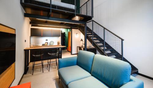 Deluxe One-Bedroom Apartment