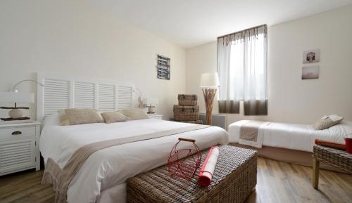 Family Room (2 Adults + 1 Child)