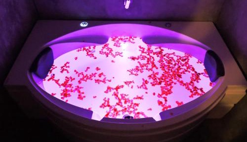 Queen Suite with Spa Bath