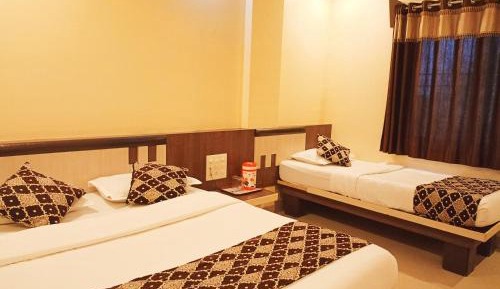 Deluxe Triple Bed AC Room