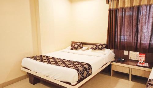 Deluxe Double Bed AC Room
