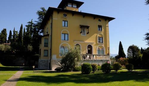 One-Bedroom Apartment (3 Adults)