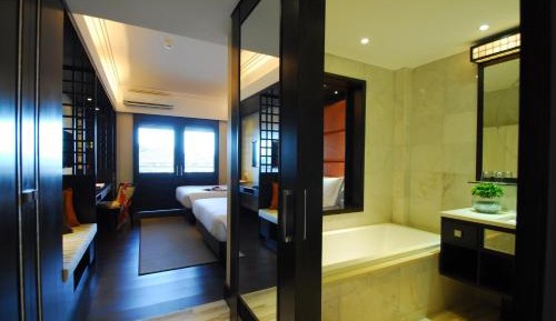 Deluxe Oceana Room