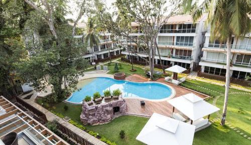 One-Bedroom Apartment with Pool View