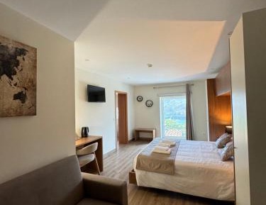 Triple Room with Lake View